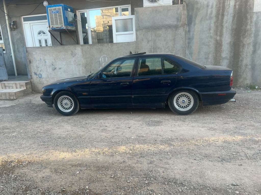 bmw520
گێڕ عادی مەکینەو گێڕبەشەرت 
 سەنەوی خوار
مۆدیل 1993
سەقف سڵایت مەزبوت 
دوو جام کارەبا 
لایت ئەڵقە گێچ ئەڵقە 
چوار تایەو ویلی لۆکی پاکتی 
کارە بای مەزبوت 
27 ماعمەلەش 
*********** الرمادي, الأنبار
