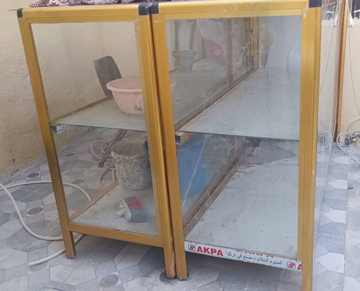 السلام عليكم عندي غراض البيع التواصل ***********
