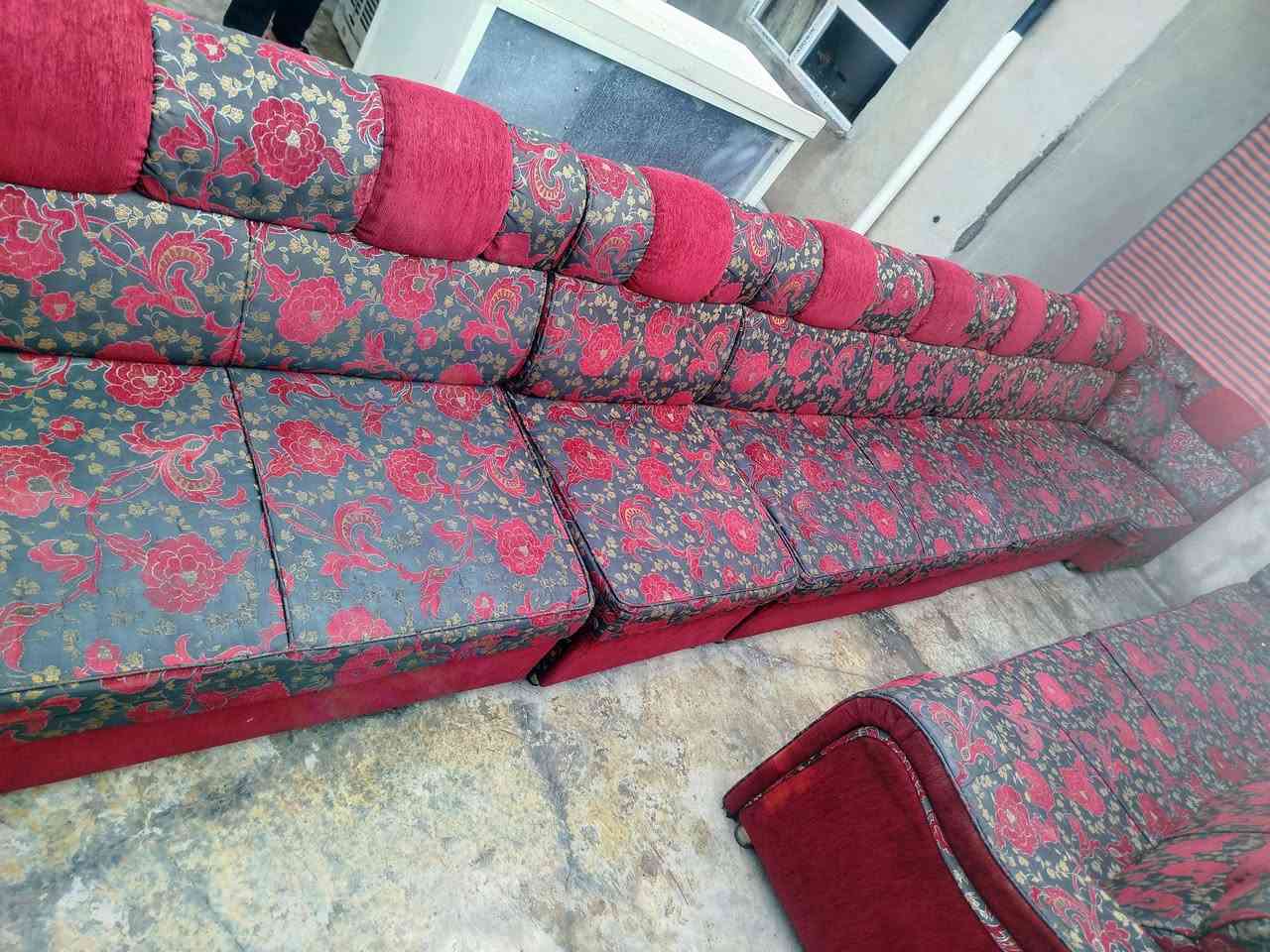 قنفات مستخدم عدد9قطع نضيف سعر 130الف بي مجال للشراي ***********كركوك
