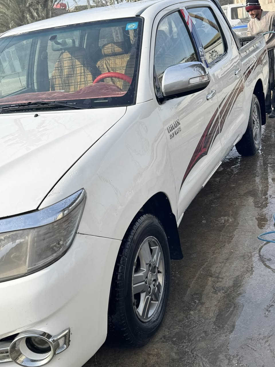 هيلوكس 14  فول موصفات بسمي. بيها بارد فقط جوه الباب باقي. شوف عينك سياره. مال جنايه ٢١٠ وبيها مجال مو شراي. لا تخابر ***********
