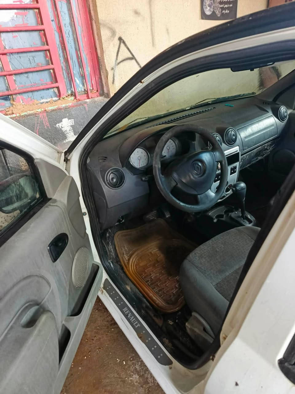 رينو لوكان موديل 2017 كير ومكينه خير من الله كير اوتوماتيك سياره بيها معامله مخصصين الها رقم بغداد بس تدفع رسوم الرقم وتحول السعر 58 أي ستفسار اتصل على رقم *********** العنوان بغداد
