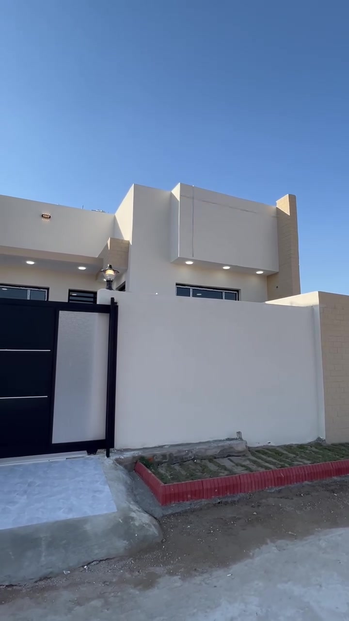 دار للبيع بناء حديث 📌🏘
 المساحة 170م٢ / الواجهه 8,5
عرض الشارع 10م 

طابو زراعي سند 25 تحويل مباشر 
 البناء طابوك السقف صب كونكريت
 مطبخ ، هول ، أستقبال ، غرفتين ، مجمع صحيات داخلية وخارجية 
الموقع : بابل الحلة الوردية داخل قرب مدرسة مالك الاشتر الابتدائية 
السعر : 110مليون قابل للتفاوض  

للأستفسار الاتصال على 
***********
