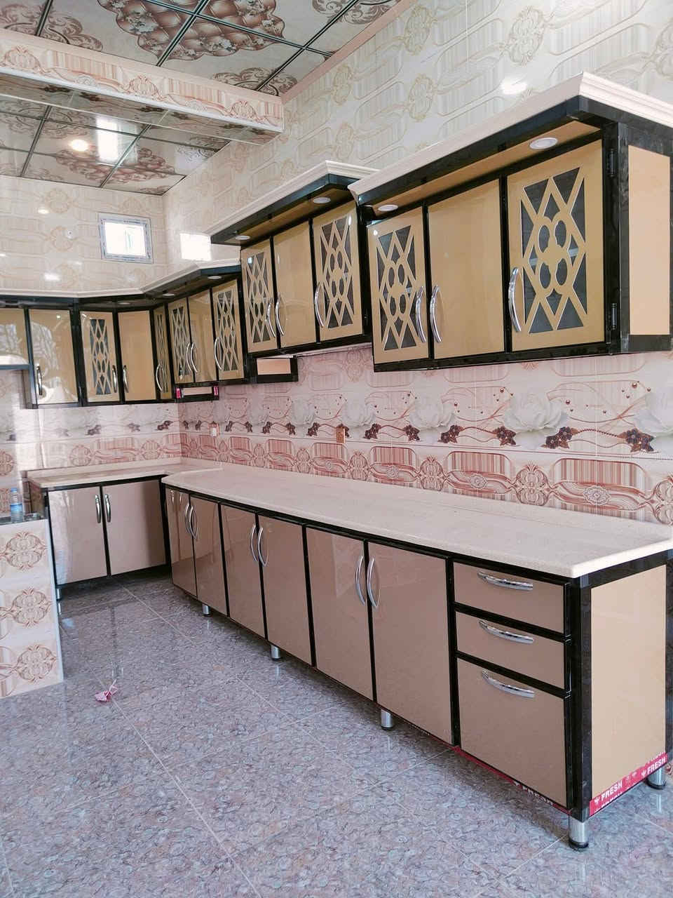 المهندس علي لكافه اعمال الالمنيوم ابواب محجرات شبابك كاونترات تصميم كافة المطابخ يتوفر البيع بل تقسيط المريح لكافه حاملي ماستر كارت منتسبين وموضفين دوائر الدوله للتواصل عبر الوتس اب ***********
