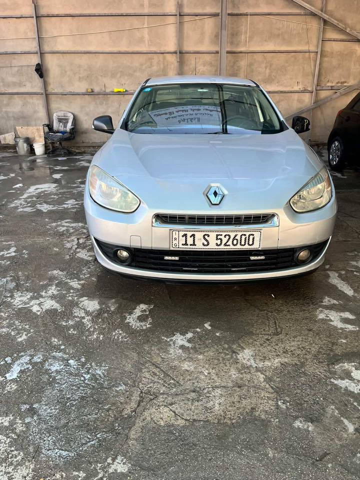 السلام عليكم ورحمة الله وبركاته
للبيع

رينو فلونس 2013  

بيهه بارد خفيف بلجاملغ الخلفي وباقي السيارة مكفولة 

جاهزة من كلشي ماشية 85 جديدة واستعمال شخصي من الدوام للبيت  مكينة گير كهربائيات كلهه مكفولة وبلادية
السعر 66 وبيها مجال 

للأستفسار ‭

0771 379 2214‬
