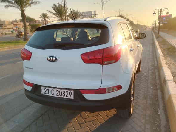 السلام عليكم 
سبورتج موديل 2016 سياره بيهه ضربه بخشم الچاملغ الايسر ومبدل الچاملغ والبنيد اصلي بس مصبوغ ومباوكين شويه من الچاملغ الايمن السياره كفاله عامه عده الضربه سياره جديده على وضع الشركه تخم تاير جديد حداديه امامي وخلفي جديد كهربائيّات كلهة شغاله سياره مال جناي غرفه جديده شاشه وكامره دواره وتحكمات ستيرن ترايك وين ما يعجبك مكينه وكير جدد سياره مال جناي تحويل ثاني يوم 

العنوان بغداد 
السعر 140 وبيها مجال للطيبين 
***********
