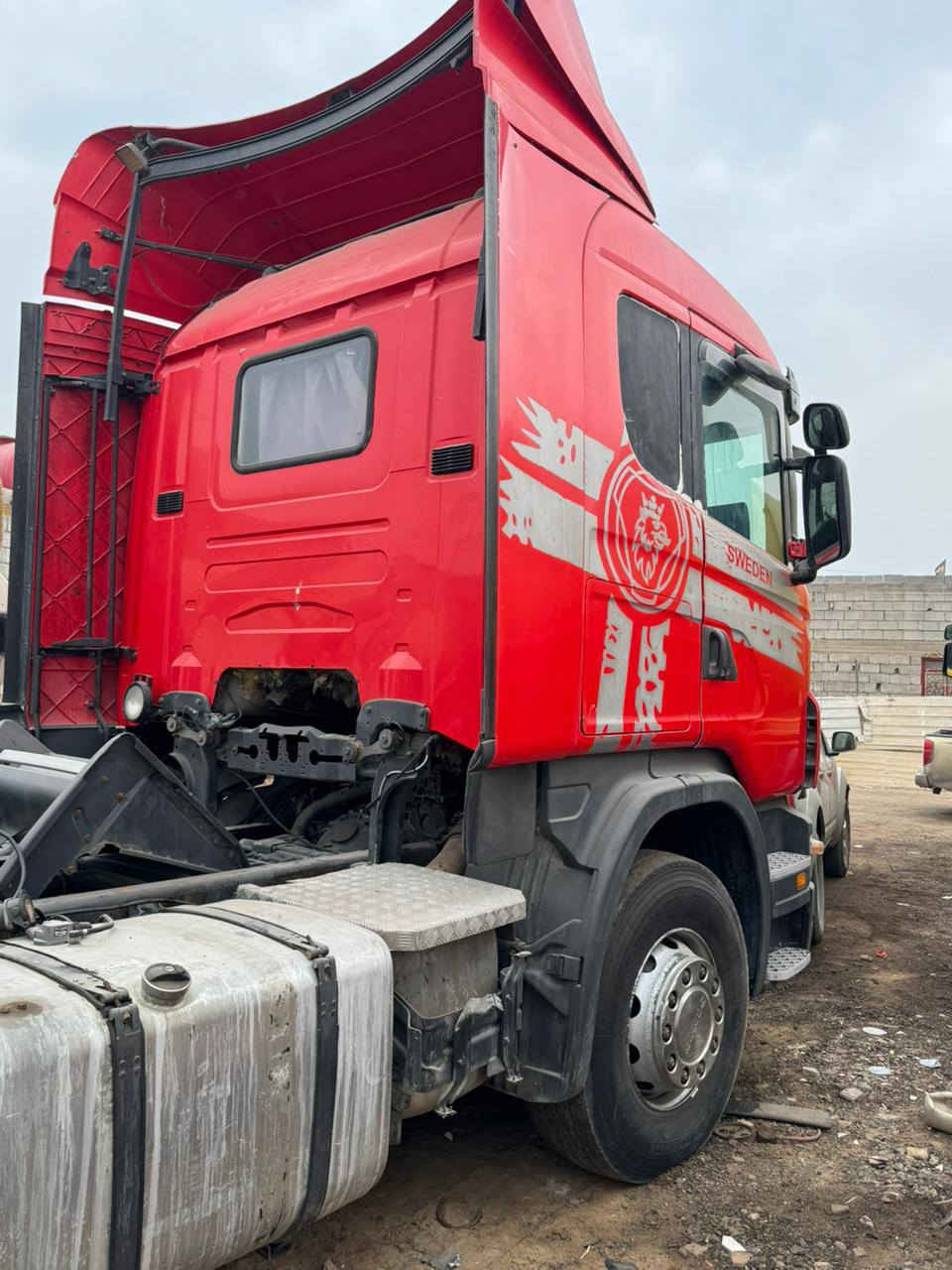 سكانيه راس تريله  دخول جديد منفيس تسجل 2017 اوتماتيك عرجه بدون كلج مكينه 440 سكس  مجموعه جوبلس سياره جديده مامشتغله سياره شاصيها مطول مكان سياره بصره لشراي يتصل ***********
