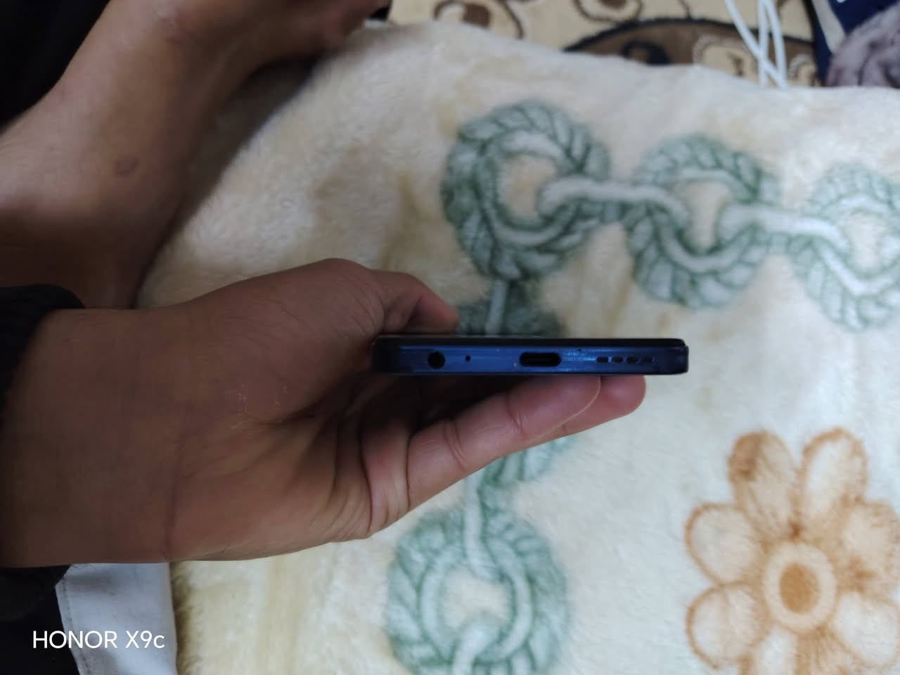 السلام عليكم
مبايل للبيع بي شرك بل جام والايسي عاطل السعر 70 وبي مجال لشراي الهاتف، ***********
