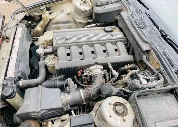 السلام عليكم.. للبيع مو شراي لاتعبني
📌 السعر 75 وبيها مجال بصيط 

حجم 525i 
كوبون بانزين
موديل 1991 
السياره وضع بلاد 
محرك كبس 
الگير شرط
المحرك ممفتوح وضع شركه 
...فقط طخم الورا نص عمُر 
كهربائيات كلها شغاله
سستم سماعات + دمام 
كامره + شاشه لمس قلاب
داخل لونين اسود وجوزي بلاد
كشنات اسود جلد بلاد اصلي 
طخم تاير جديد
منظومه زنون جديده
تبريد + تدفئه شغال
والسياره مصروف عليها بدون مانعدد ونسويها هوسه
#المثل يگول شوف العين يبري الذمايم 

📌 مكان السياره الموصل الايمن
التواصل خاص + واتس
*********** 
***********
