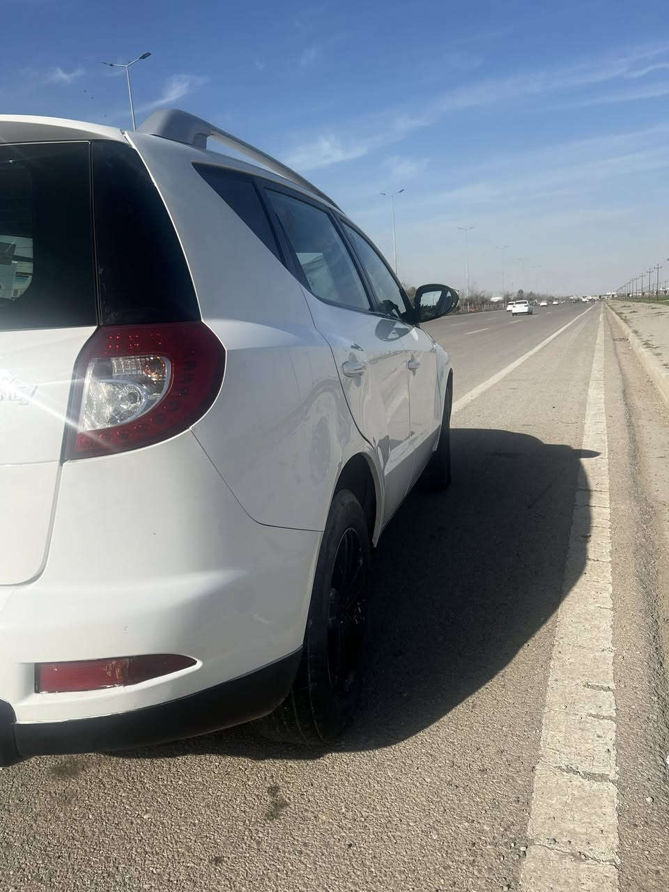 جيلي امكراند EX7 موديل 2013 سنويه لحد 28  كير ومكينه بلادي لا صرف ولا بخار  كير اوتو وعادي 6 نمر كوبون بانزين موجود شرط تحويل سياره حلوه واقتصادي مال  جناي  سعر 72 وبي مجال استفسار اكثر خابر ع رقم ***********
