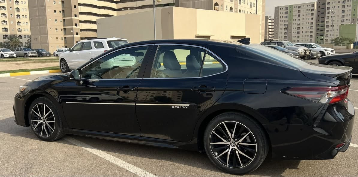 كامري ٢٠٢٤ SE  بنزين

مجهزة بأنظمة أمان متقدمة تشمل:
• نظام التحذير من الاصطدام الأمامي مع الكبح التلقائي
• رادار المحافظة على المسار مع تصحيح المقود
• مثبت سرعة راداري ذكي
• تنبيه مغادرة المسار
• رادار النقطة العمياء
• تنبيه حركة المرور الخلفية
• كاميرا خلفية عالية الدقة

� المحرك والأداء
• نوع المحرك: بنزين 4 سلندر
• سعة المحرك: 2.5 لتر
• نظام الدفع: أمامي 
• ناقل الحركة ( الگير ): أوتوماتيك بـ 8 سرعات  

الرقم : بغداد بإسمي التحويل مباشرةً
العداد (الممشى):43000 كيلومتر 

السيارة وارد أمريكي ضرر خلفي بسيط جداً مرفق بالصور ومصلح درجة أولى 
بچم كبس  أكرر بچم كبس نظيفة جداً

السعر : ٢٣٥ $ مع مجال قليل
مكان السيارة : بغداد - بسماية 
للتواصل واتساب  ***********
