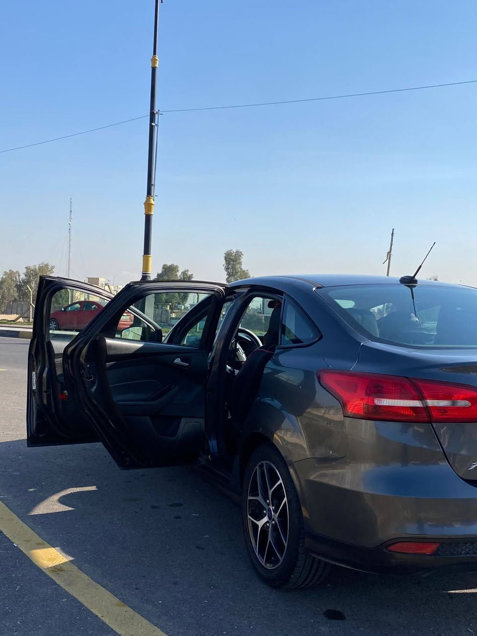 فورت فوكس 2018
كاربون بانزين
سنويه جديد
السياره بسمي
ضررها جاملخ جهة النفر 
السياره احلى من الصور تعال وشوف بعينك
***********
السعر 84 وبيها مجال مكان السياره موصل
