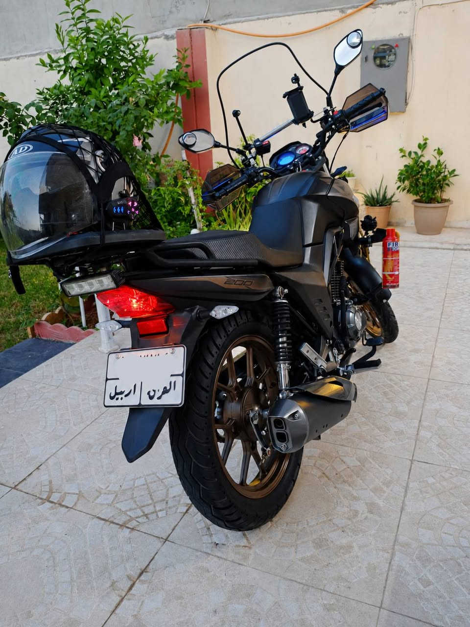 السلام عليكم ورحمة الله وبركاته
🔥 للبيع: كيوان RK 200cc موديل 2024 🔥

✅ تم شراؤها من الوكالة سنة 2025
✅ الممشى: 6000 كم فقط
✅ بحالة ممتازة ونظيفة جداً
✅ مزودة بدرع (جامة) أمامية
✅ درع حماية للمحرك (Engine Guard)
✅ 4 كشافات LED إضافية قوية للإنارة الليلية
✅ زوج حماية يدين (Hand Guards)
✅ خوذة سوداء مرفقة مع الدراجة
✅ ضمن الكفالة العامة

💰 السعر: 2,550,000 دينار عراقي
📄 شرط التحويل
📞 ***********

دراجة نظيفة جداً وجاهزة للاستخدام، والفحص خير دليل. والله الموفق. 🏍️🔥
