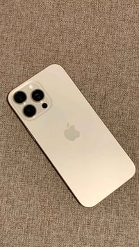 آيفون ١٦ • بدال بلاي ٥ • نقطة بالشاشة