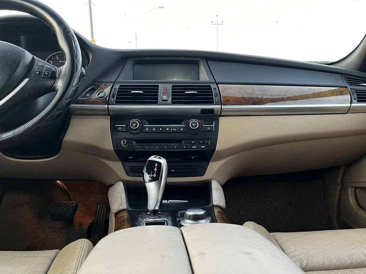 السلام عليكم x5موديل 2009 للبيع السعر 120 بيها مجال محرك N52 جاهزه ورقم اربيل تحويل فقط  ***********
