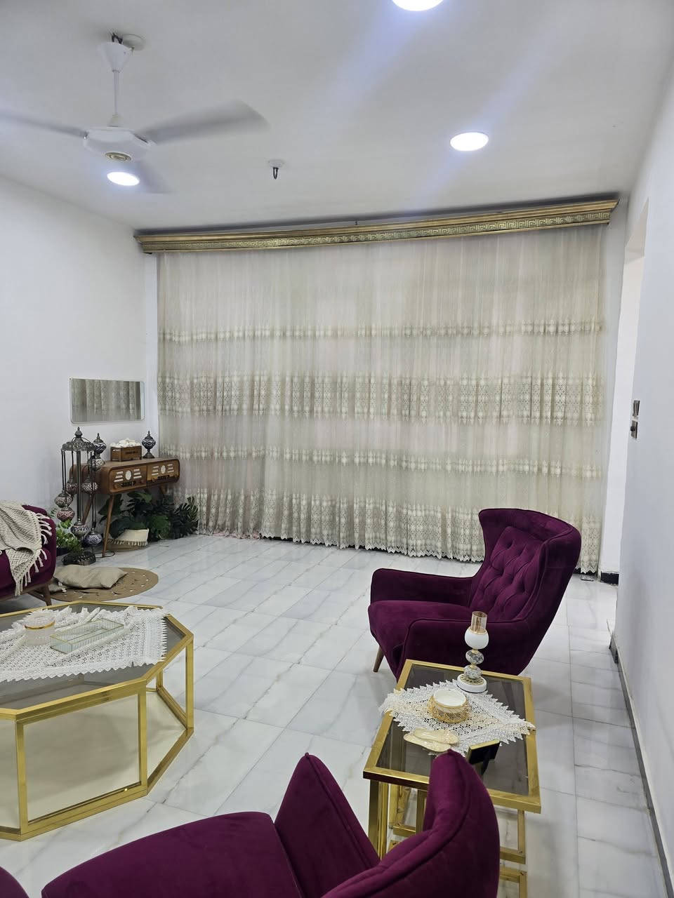 المساحه ١٥٠م طابق واحد
الواجهـــــــــة ١٥م النــــــــــــزال ١٠م
الكــوت الجــديــده شارع اليوداوي 
يتكون من استقبال وهول ومطـــــــبخ ومجـمــــــــع صحـــــــــــيات داخليه وغرفه نوم وبيتونه كبيره 
عرض الشارع ١٥م 
🌹مكتب أحمد أبو ميلاد للعروض العقاريه المميزه، 
يمكن التواصل عبر الواتساب على الرقم ***********
