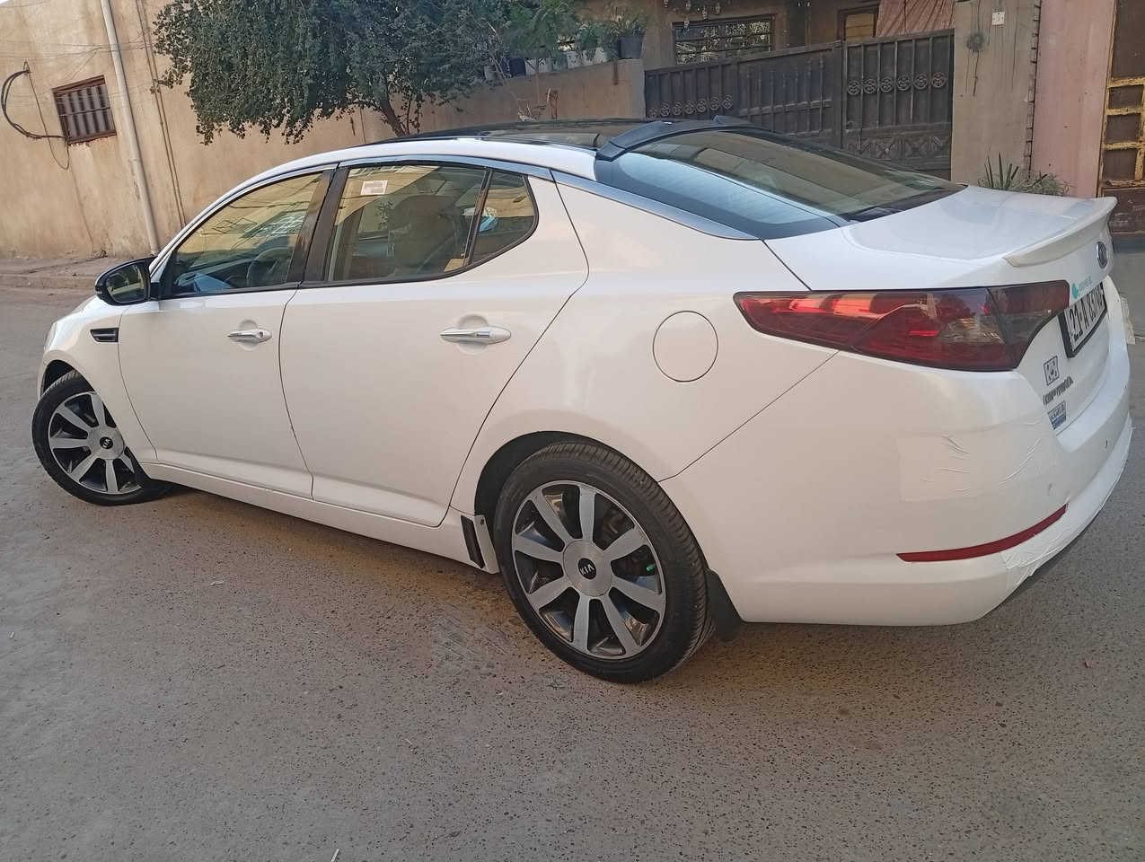 السلام عليكم
كيا اوبتيما خليجي ٢٠١١
فول مواصفات محرك ٢٠٠٠ 
بانوراما شفتات ستيرن 
تبريد بيانو قطعتين 
مراية شفط وإشارة بالمراية
كامرة خلفية حساس خلفي 
رقم سليمانية الدولي الجديد
باسمنا السيارة 
تريد تحويل تريد وكالة 
السيارة بيها اربع قطع صبغ بدون دواخل رش فقط 
مكاني بغداد شهداء السيدية 
قرب تقاطع الدرويش 
السعر /١٠٨ وبيها مجال بسيط
***********
