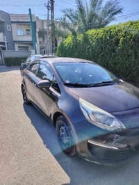 كيا ريو خليجي 2016 بدون حادث وبدون صبغ  وبيها طخات موضحة بالصور، السيا...