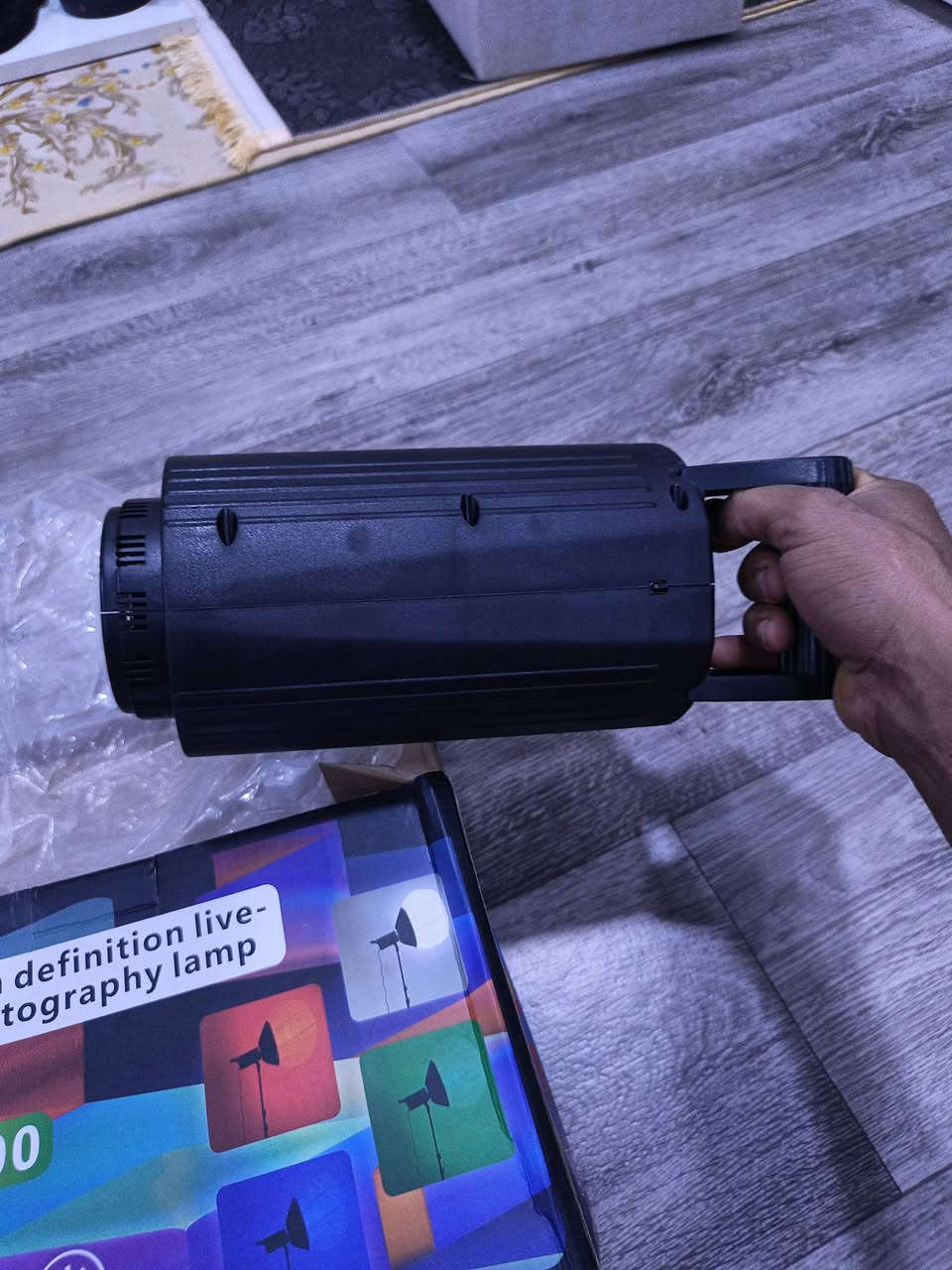 اضاءة سوفت بوكس RGB
اضاءة سوفت بوكس RGB 600
بيها كل الألوان 
للطلب والاستفسار واتساب 
***********
