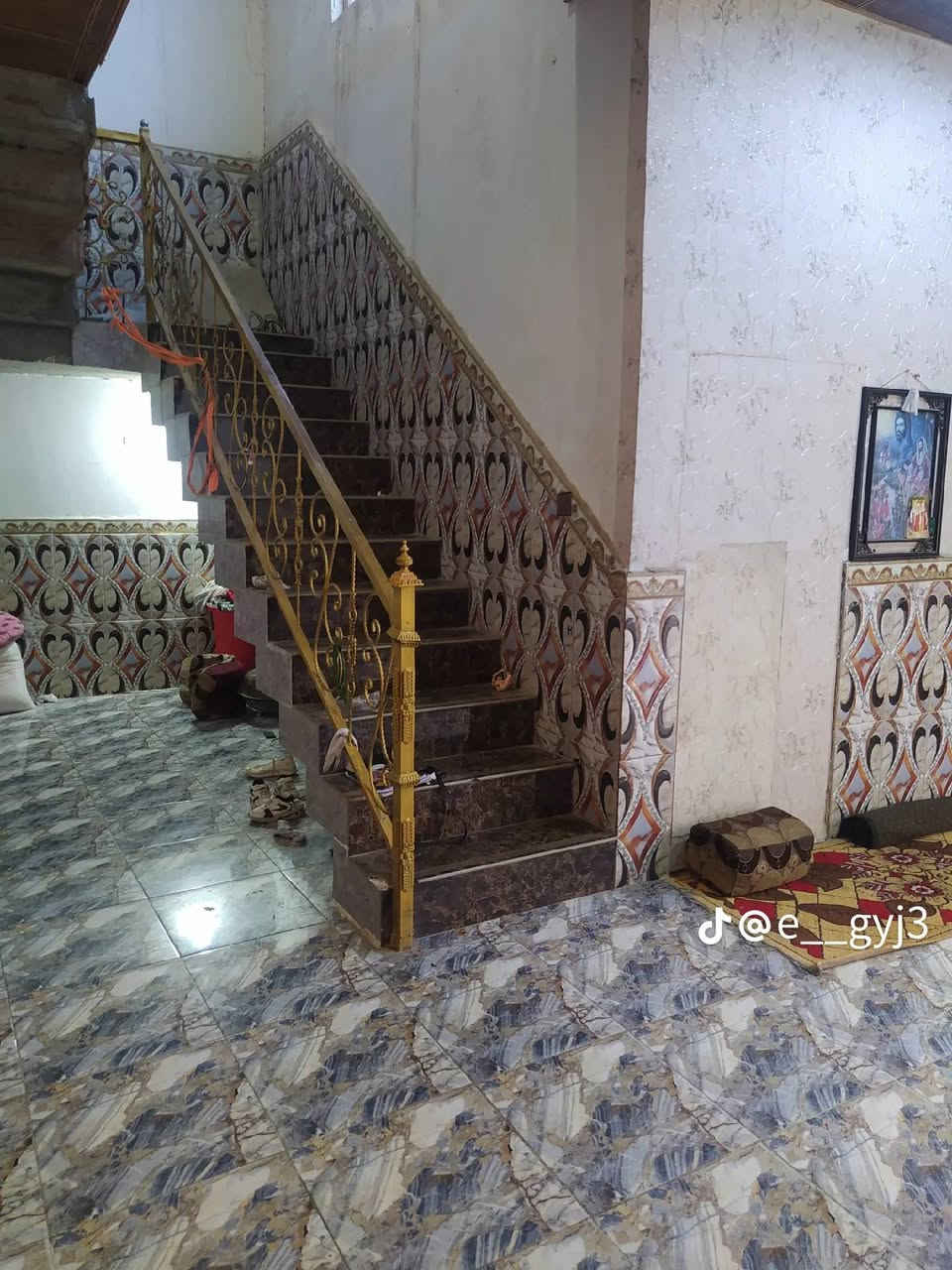 #اسعد_الله_اوقاتكم_بكل_خير⁉️👋 
#البصره 
دار للبيع 
مساحه 180
البهادري مقابيل نزلت بني سأله 
طابو زراعي عراقي سند 25 
وكاله و نسخ من طابو و مكاتب 
غرف نوم عدد 2
ديوانيه 
صاله 
مطبخ 
صحيات 
بناء بلوك 
شارع 8 م 
ماء كهرباء مدارس نت 
السعر 68 و بي مجال 
هاتف ***********
