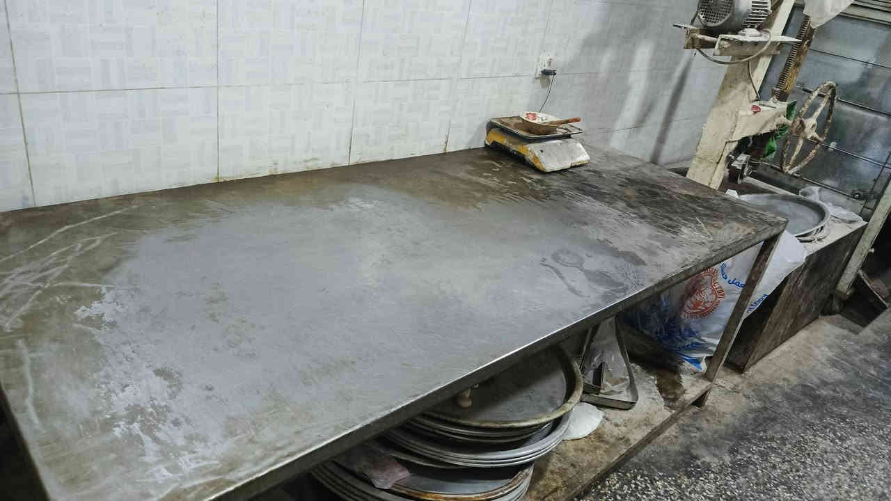 السلام عليكم
اغراض فرن معجنات للبيع تعزيلة مال فرن باسعار مناسبة 
⭕ عجانة تركي كبيرة نضيفة كلش مستخدمة شي قليل
⭕خباطة حلقوم 
⭕تسگا كبيرة 
⭕فرن طبقي
⭕طاولي كبير عدد32
⭕طاولي صغير عدد30
⭕صينية بقلاوة ثقيل عدد40
⭕عربانة عدد2
⭕خمارة 16 طاولي متنقلة
العنوان بابل سدة الهندية 
للاستفسار الاتصال على ***********
