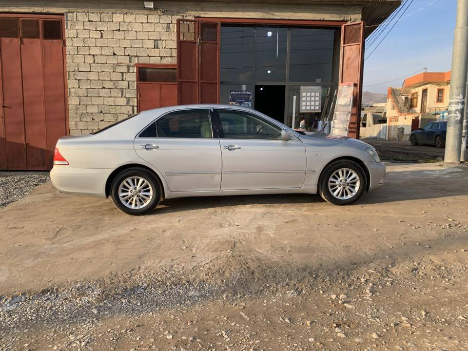 رويال ٢٠٠٥ كه وره به  كه وره دوو دكمه ي ناو زه رد ***********
