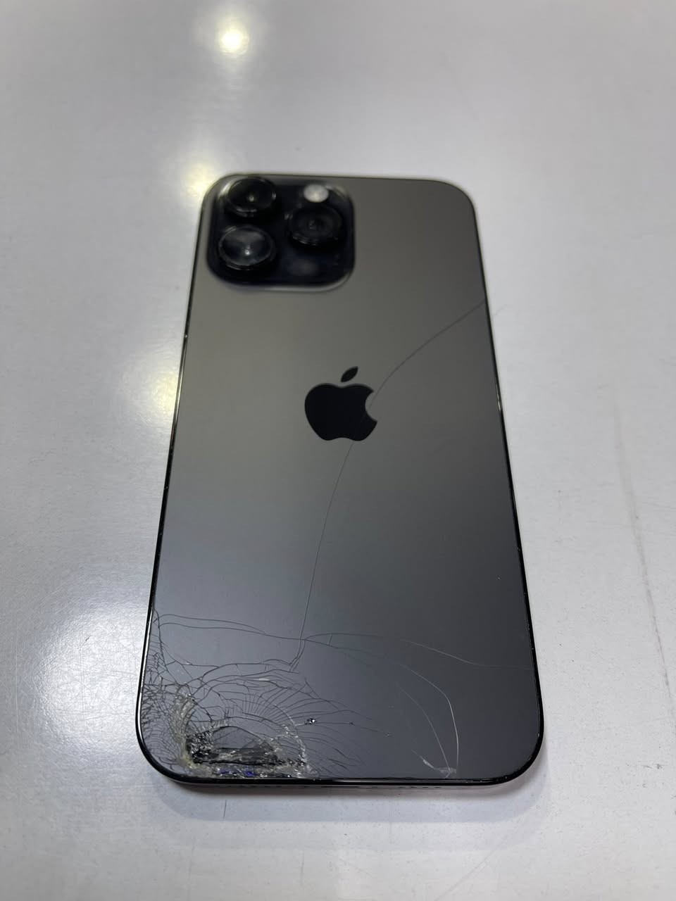 14 برو ماكس
ذكرته 256 بطارية 76
الون اسود شاشه بدل درجه اول كله شغل 
مكاني بل كرادة سعر 550
***********
