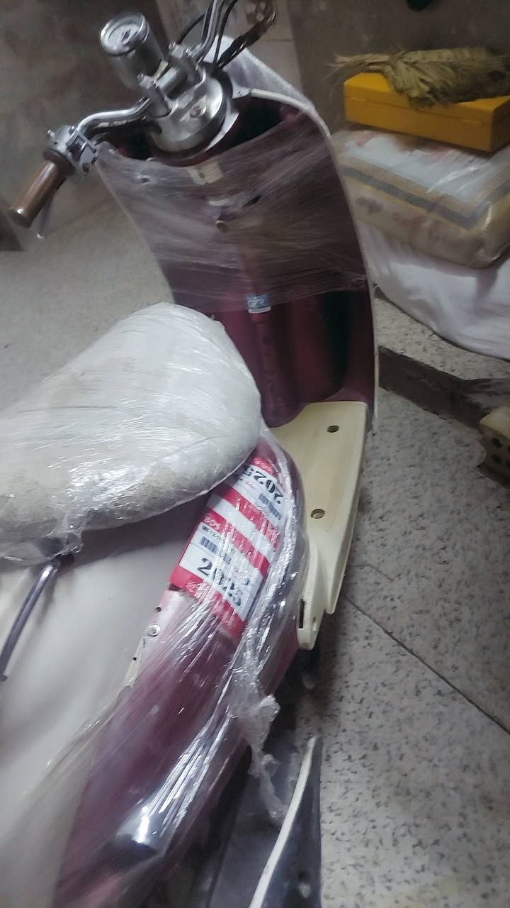 السلام عليكم دراجه كلاسك للبيع دراجه خير من الله نكره سلف هندر كلشي شغال متواجد على الفيس وتساب ***********
