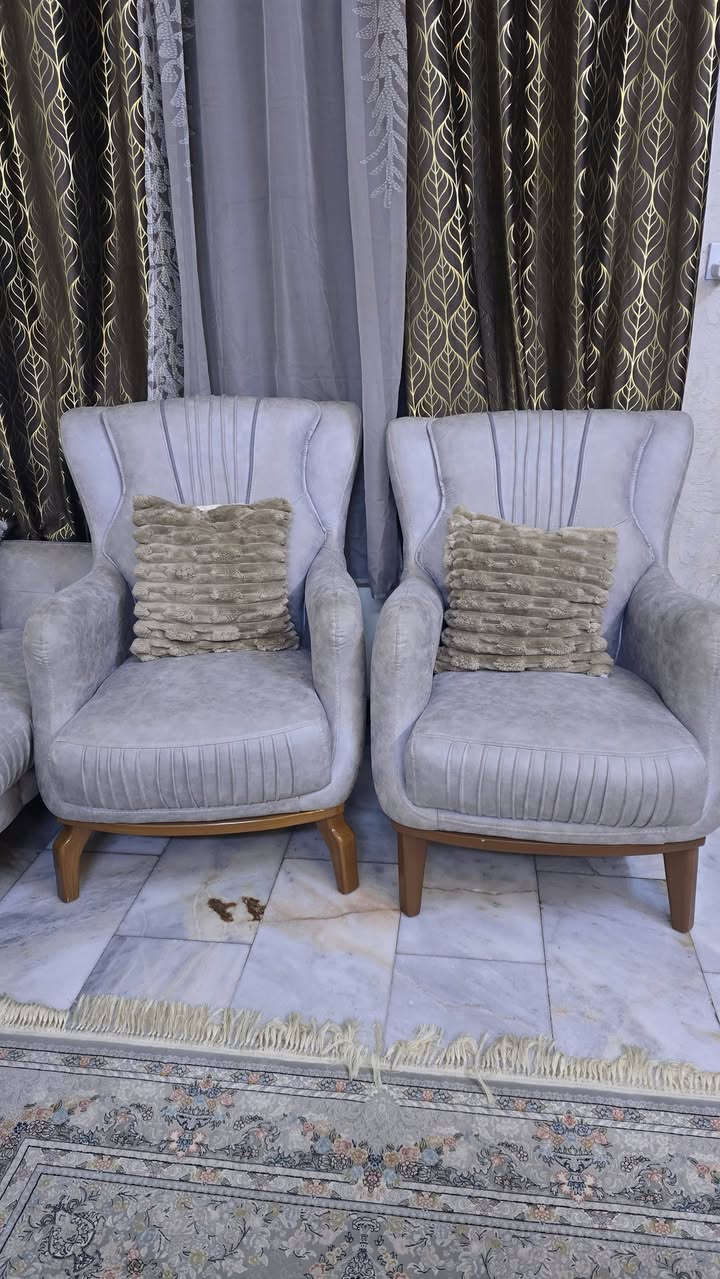 للبيع اخو الجديد التخم ب650 الميز ب250 للاستفسار ***********
