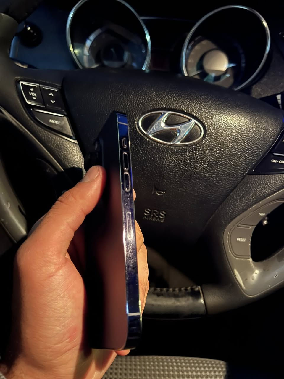 السلام عليكم ايفون 14 برو فقط ذاكرة 128 بطاريه 82 الجهاز عل وضع الشركه ممفتوح ولامبدل بي شي الجهاز كلش نضيف بلصور مضلوم سعر الجهاز 650 وبي مجال 
مكاني بغداد حي الاعلام 
رقم الهاتف ***********
