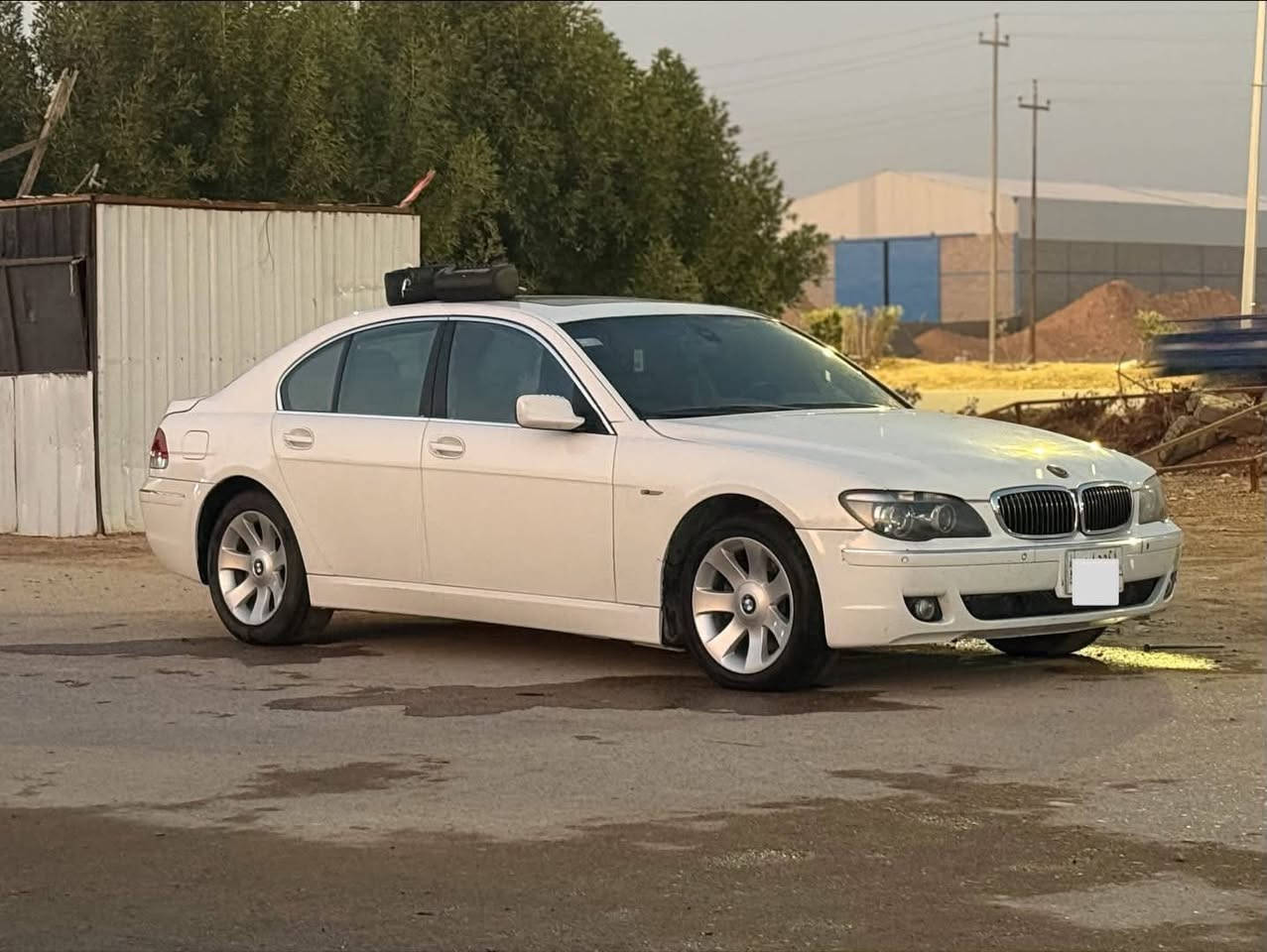 سلام عليكم اخوان..
٧٤٥ باب قصير.. فوول للآخير.. 
باخرة ٢٠٠٤ اصل.. محدثه ٢٠٠٨..
بيهه ٣ قطع صبغ بدون ضربه... او طخة... 
سياره وارد يابان...معلاية ونزلنة موديلها.....رقم بغداد.. ألماني..
سياره جاهزه من كلشي... وبلحقيقه احلا من صور..
للبيع..
السعر ١٠٥
*********** مكانها حله...
