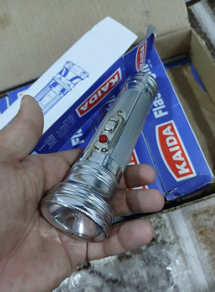 لايت قديم بطارية حجم كبير  سعر القطعة 2500  الفين ونص


**إذا كنت صاحب هذا الإعلان وتريد حذفه لأي سبب، رجاءا أرسل رسالة إلى الدعم الفني**