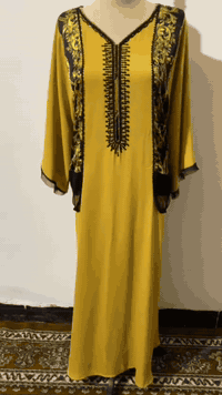 متوفر كلابية بالة كويتي نظافة 100% السعر 10الاف دينار  القياس العرض 3اشبار وكف تلبس لحد وزن 100 والطول تلبس لحد 170 سم الصدر شك يدوي للحجز او الاستفسار خاص او الاتصال بالرقم *********** يوجد توصيل لكل العراق ب5الاف دينار
