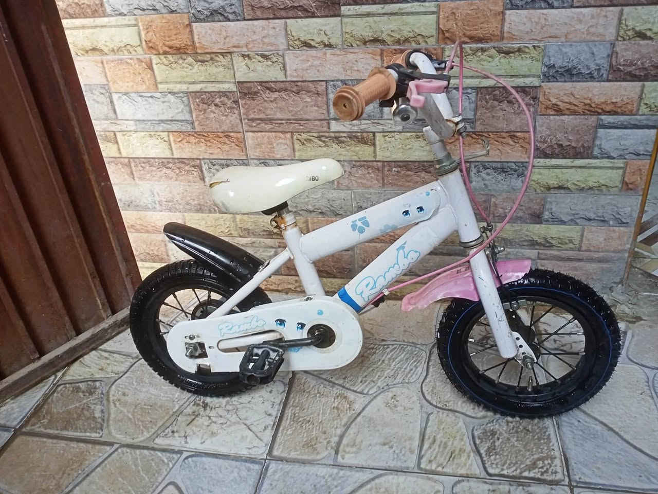 أغراض للبيع كلهم والشراي يتصل على الأرقام *********** /*********** عنواني أيسر سايدين حي النور قرب مجسر المعارض
