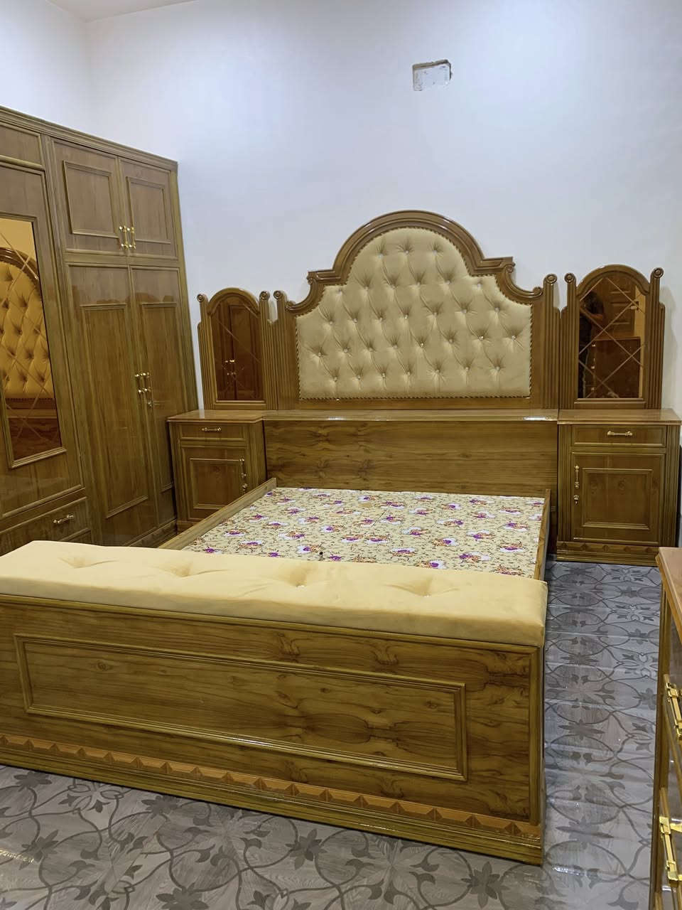 #معرض الورود 💐
#الون العسلي💪
غرفه سته أبواب شغل ثقيل  وجميع الصاج الداخل والخارج خمسه ملم🤏 الصبغ حراري 

للأستفسار مراسلة الصفحة 📩
او الاتصال ☎️ ☎️
(*********** )

يتوفر  Viber / 
‏WhatsApp /
