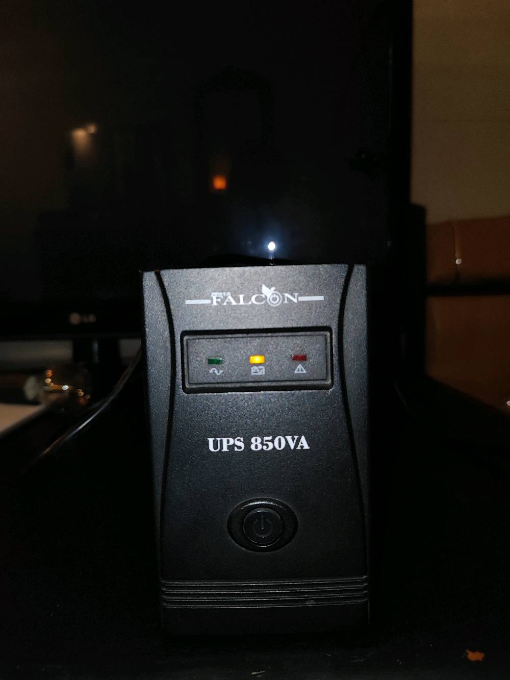 سلام عليكم 
بلي ستيشن 4 . Ps4 
ريجن: أروبي  (اونلاين)
ذاكرة. 500g
ملحقات اصلية ويارات وكيبل HD يوجد معة كارتون الاصلي 
جهاز ما مفتوح ما داخل صيانه ابد 
معة UPS 850 من شركة falcon غني عن تعريف طبعاً 
بدون جوستك.
السعر : 200 الف وبي مجال 
عنوان : بغداد . شعب . شارع 25 
الاتصال على الرقم (***********) (فقط وتساب) 
