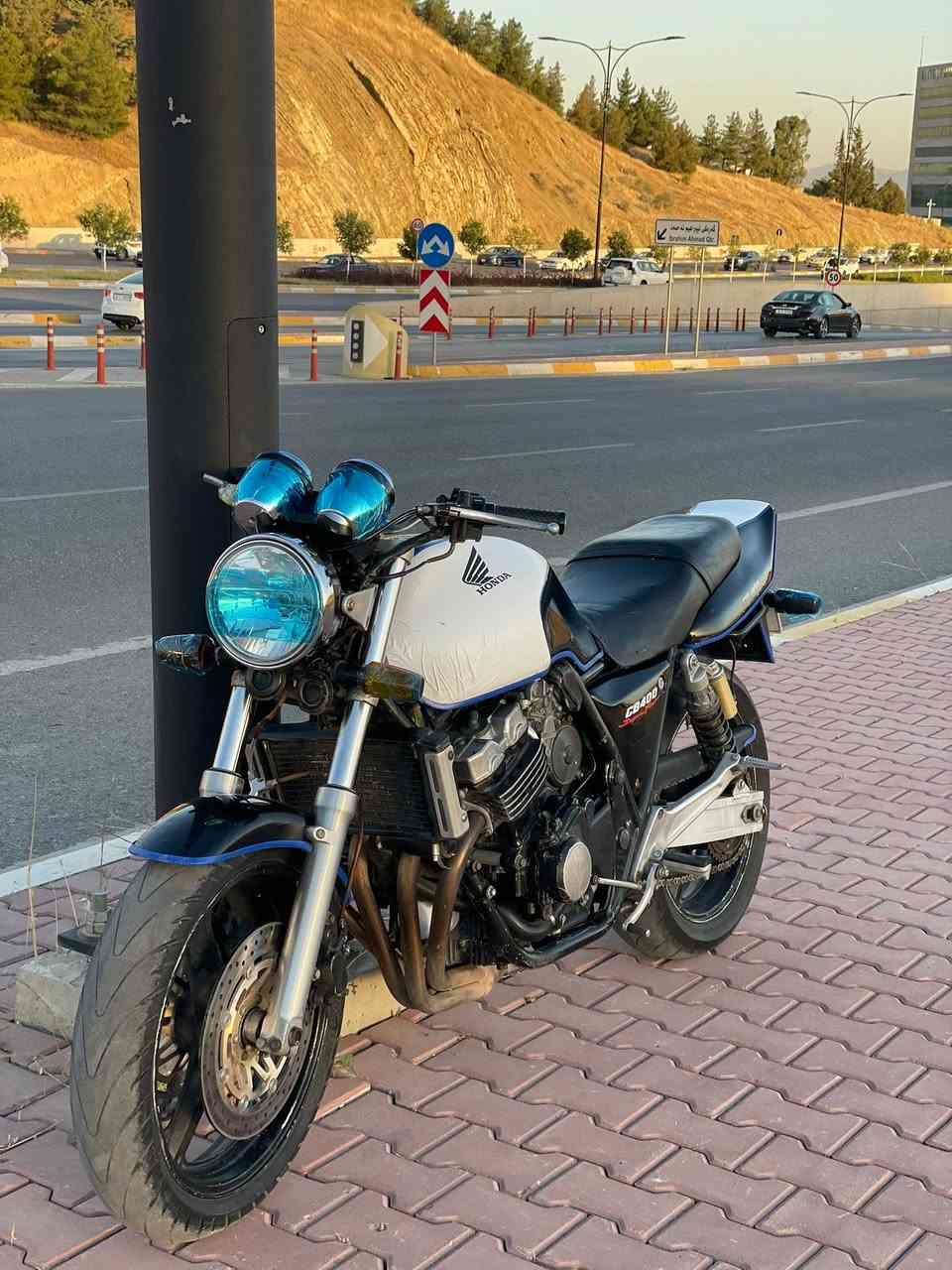 C400 دراجه خير من الله نضيفه ومكينته حلوه نكره  بكل وكت صوت وتبخير ونضوح مابيه كامله مكمله  دهن جديد مي راديتر جديد برمجه عقل رياضي وسعره مناسب اوراق للبيع ***********  واتساب
