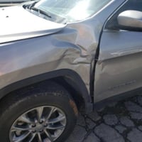 شيروكي 2021 لاتليود بلص دفع رباعي  محرك 4 سلندر  رقم بغداد بسمي حادث ج...