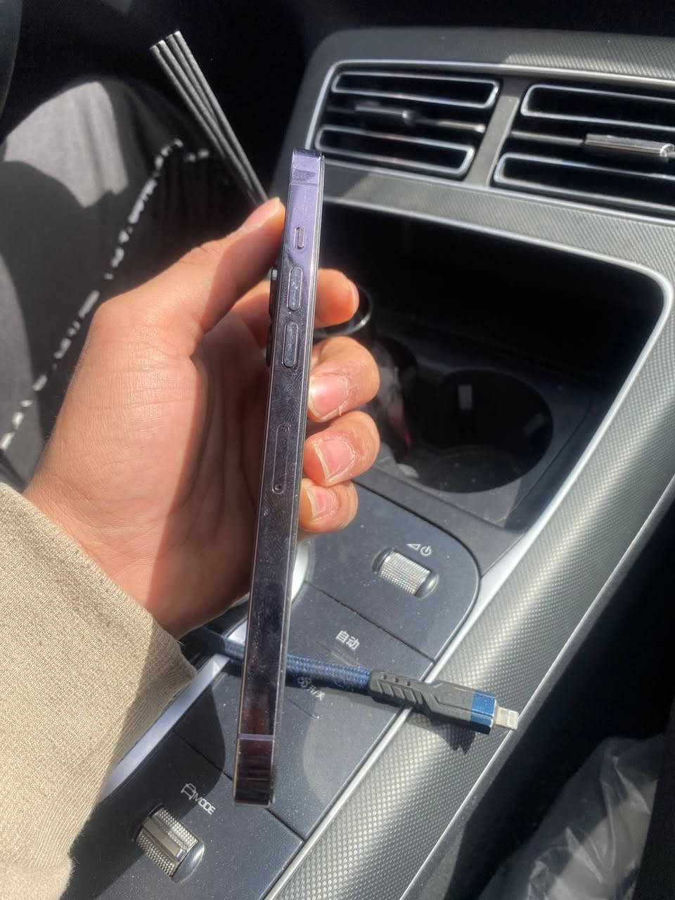 السلام عليكم
ايفون 14برو ماكس لبيع 
ذاكره 256
بطاريه 82
جهاز شرق اوسط نضيف 
جهاز كله شغال فيس ايد كامره كله شغال مابي اي شي
تجي تفحص بلباب اشوف 
فقط أمبدل بس شاشه وشاشه اصليه 
سعره جهاز 750الف وبي مجال
رقم الهاتف ***********
مكاني بغداد
