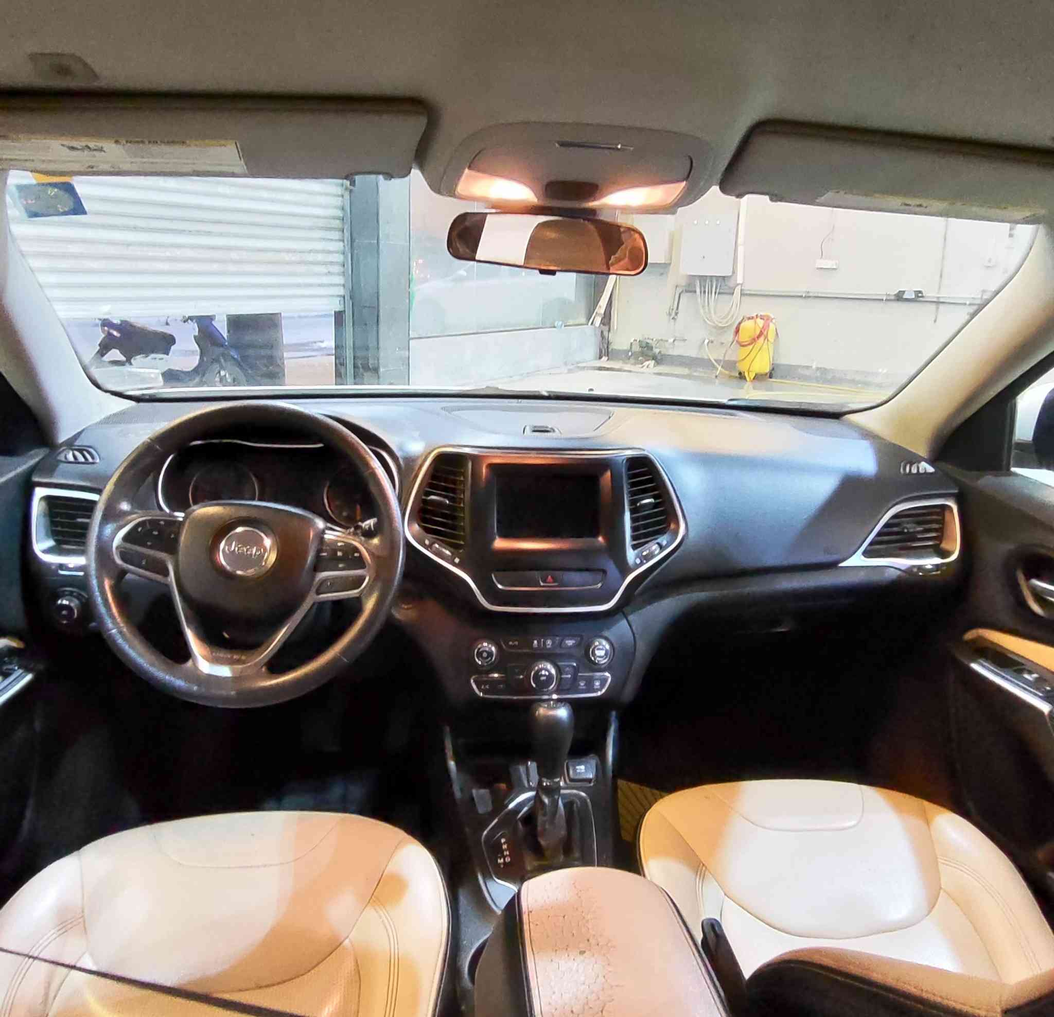 جيب بزون شيروكي موديل 19 بسمي مكينه 4 وارد امريكي سعر 130 //  ***********
