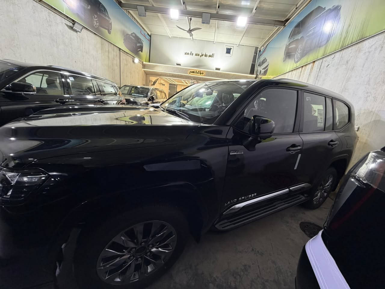 السلام عليكم 
لاندكروز بلاك بريم 2025
GXR مكينه 4000
مرقم كامل 
زيرو 
سعرها 78 الف دولار وبيها مجال بسيط 
مكانها معارض النهضه شركة اللامي 
للاستفسار اكثر:***********
