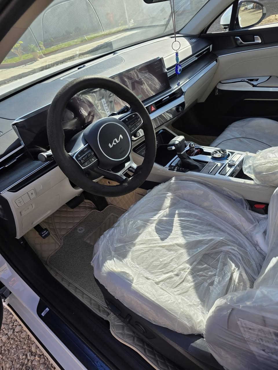 السلام عليكم 
كيا k5 موديل 2026 رقم بغداد 
ماشيه 8600 و قابله للزياده 
مواصفات بصمه و تشغيل عن بعد 
حساس امامي خلفي 
مري شفط 
درايڤ مود 
السياره جديده جداً على وضع الوكاله 
و السعر 235 بيها مجال جداً بسيط 
مكاني بابل 
***********
