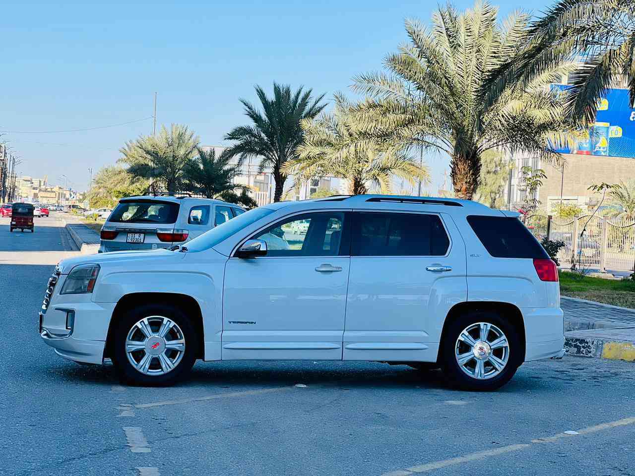 جمسي تيران دنلي مديل 2017 سعره138 وبيه مجال للاستفسار الاتصال *********** وارد مريكي حادثه  باب سايق بدون دواخل ولباقي كفاله عامه مواصفات دنلي فول 1عله 1 بصمه تشغيل بصمه بواب فتحه سقف كشنات جلد كهربائي تحكم ستيرن حساسات خلفيه اماميه دمام خلفي جنطه شفط كشنات كهربائي قطعتين تبريد مثبت سرعه مانع نزلاق شاشه كامره دواره ويل كب كروم مكينه سته 6سلندر مكينه وكير مكفولات حداديه جديدهه تخم تاير جديد تبريد شغال ثلج سياره جديده وجاهزه وأي نقص مابيهه سنويه لل 29مشروع وطني مكان سياره كربلاء
