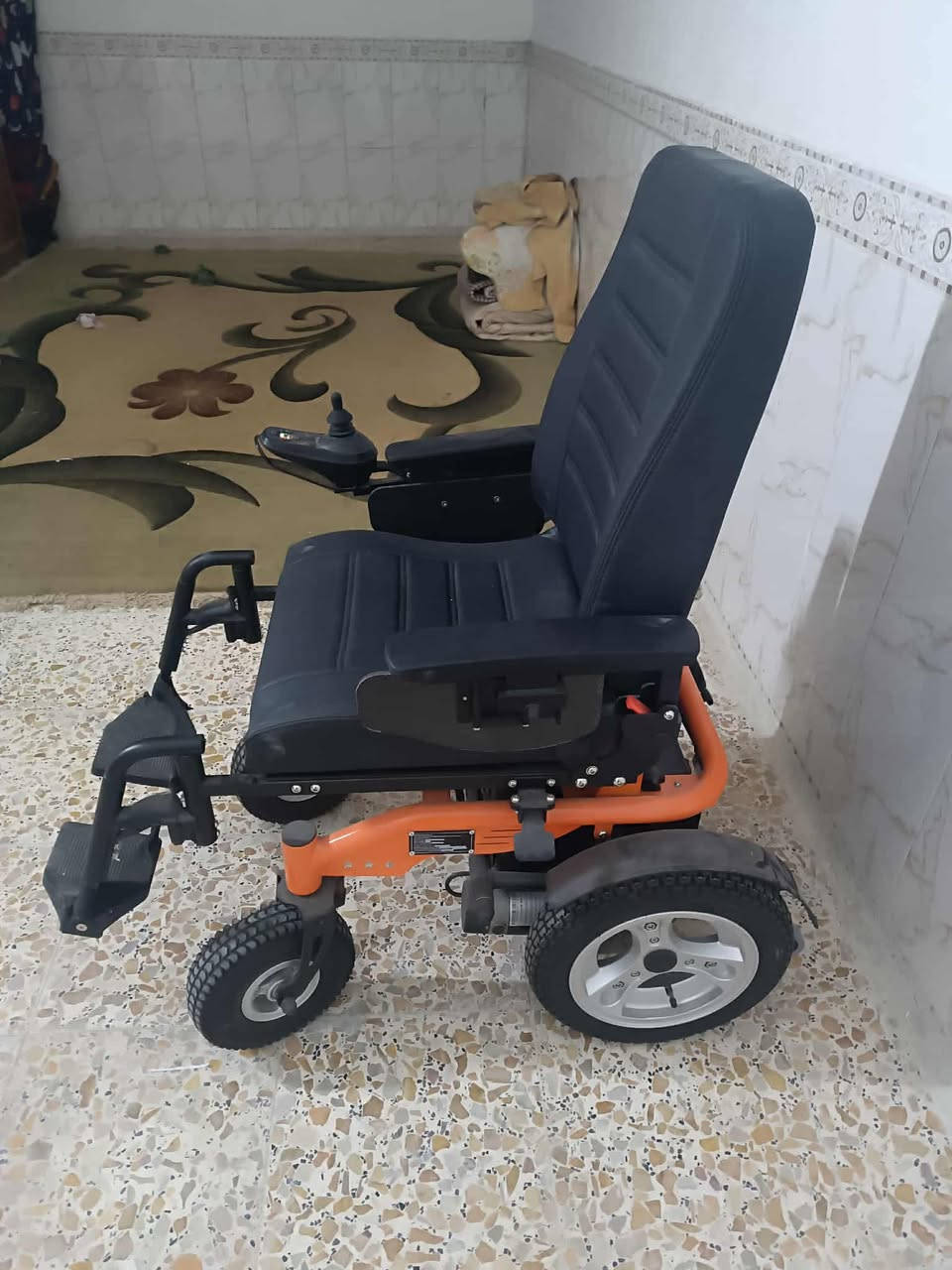 السلام عليكم عربانه كهربائيه شحن السعر 450وبيه مجال وهذا رقمي ***********
