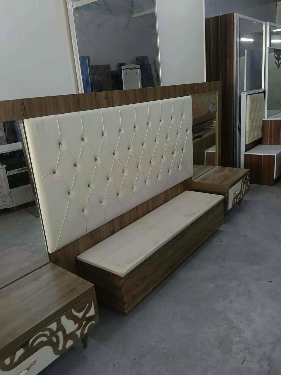 يا الله 🌟 مو مجرد غرفة... قطعة فنية داخل بيتك تصميم فاخر، ألوان هادئة، وخامات أنيقة تمنح غرفتك لمسة من الفخامة والتميز.
غرفه ترڪي🇹🇷  مستخدم  
 عد. قطع/9
 نظافه 100/90
نضام سلايت 💗
السعر675💵 💎
مع شد ونقل 🚚 داخل بغداد مجانآ
 باقي المحافظات بسعر مناسب
 خصم لاول زبون على سعر الغرفة 🌹
 
اللهم صلِّي علئ محمد وآل محمد ✨


**إذا كنت صاحب هذا الإعلان وتريد حذفه لأي سبب، رجاءا أرسل رسالة إلى الدعم الفني**
