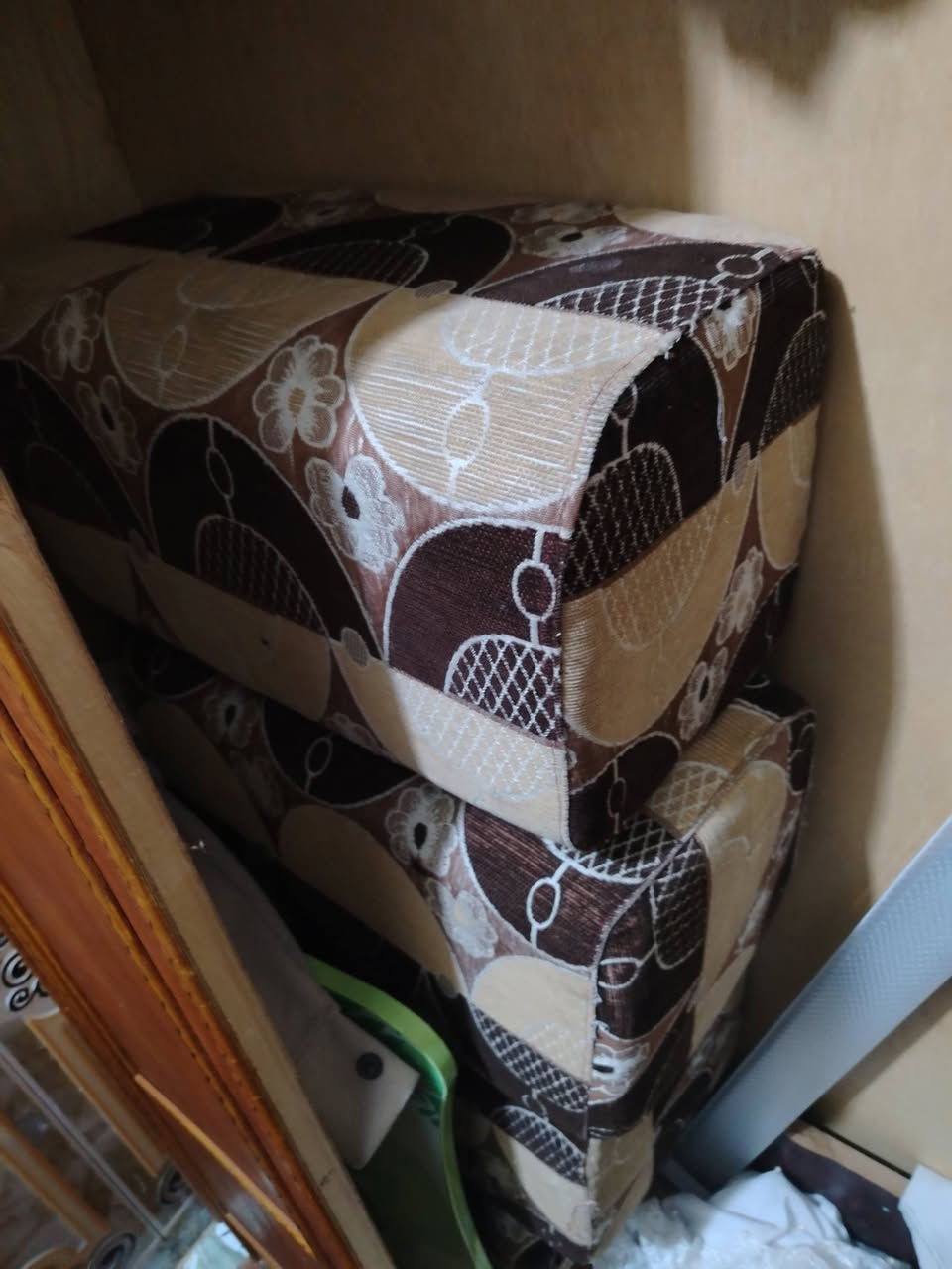 سلام عليكم جلسه مستعمله كامله للبيع سعر ١٠٠الف مكان كربلاء قرب الوادي الرقم ***********
