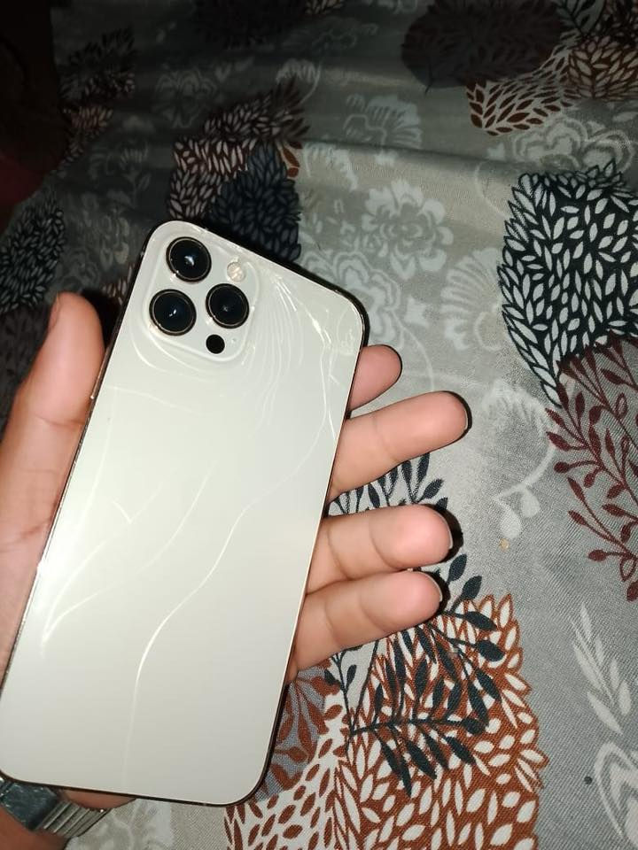 سلام عليكم ايفون ١٢ برو ماكس  ذاكرة ٢٥٦ سعر 250مكاني بغداد جسرا ديالى ***********
