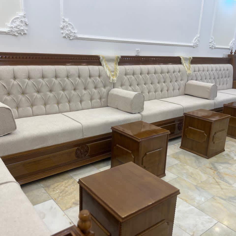 ديوان صاج ملكي درجة أولى ضمان ١٠ سنوات مصنوع من أفضل واجود أنواع الخشب الصاج والخشب الزان والقماش تركي درجة أولى والاسفنج إكسترا ١٢ سم 
لسنا الوحيدين ولكننا الأفضل 
هـ ***********
