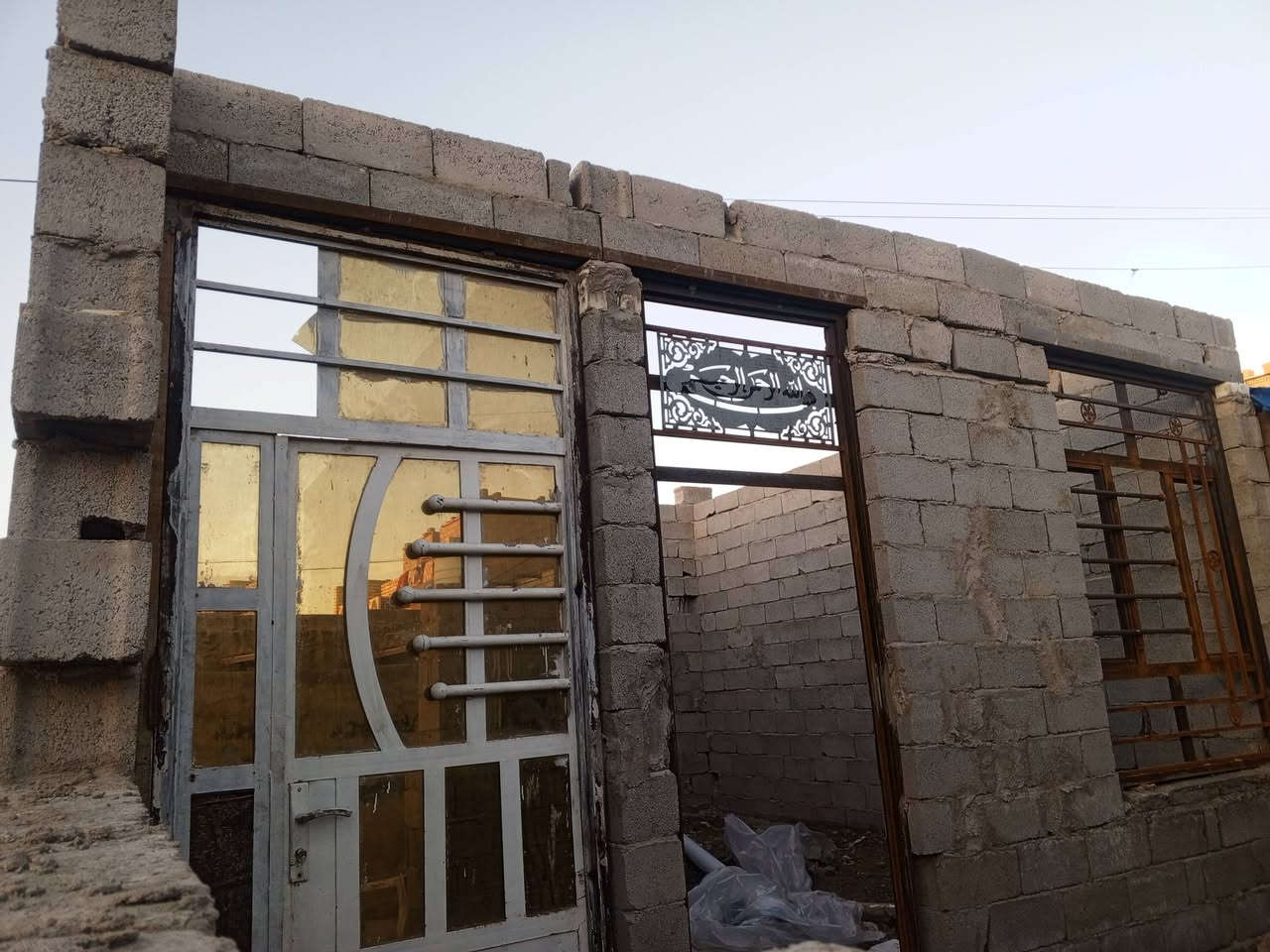 سلام عليكم هيكل للبيع بغداد العماري قطاع 6 خلف ملعلب كناري 
 مساحه 100متر الستفسار ***********9
