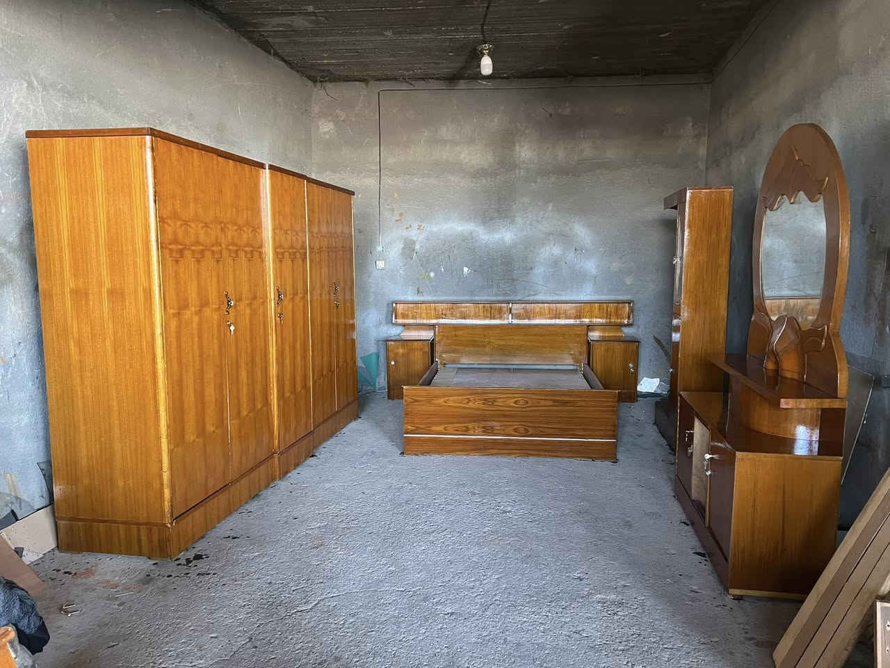 غرف نوم صاج داخل وخارج عدد4
المكان بابل قضاء المحاويل مقابل معسكر المحاويل البوابة الشمالية بتجاه بغداد 
يوجد لدينا خدمة توصيل 
للاستفسار الاتصال على الرقم التالي *********** او التواصل عبر الواتساب برقم الاسيا
