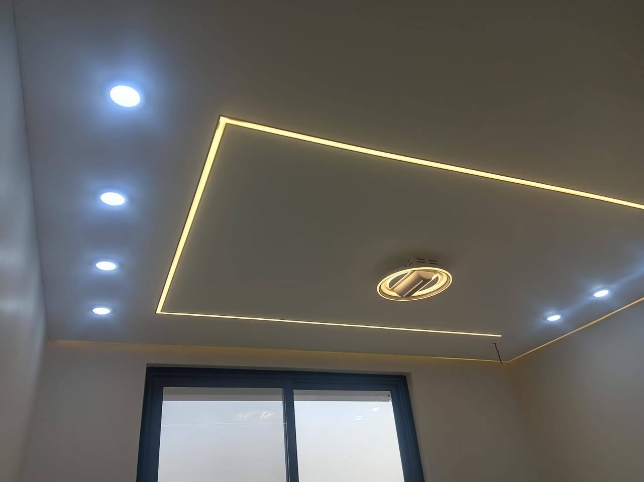صباغ داخل وخارج ومعالجه الرطوبه عملي بغداد فقط ***********
